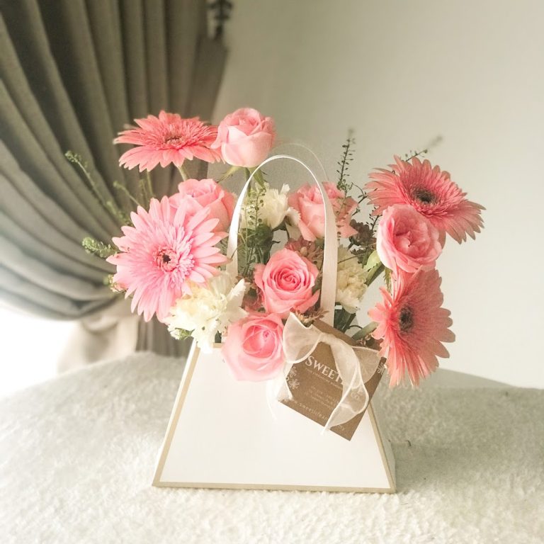A52 VICTORIA Flower Bag Bouquet SweetLife Co Florist Penang 5 768x768